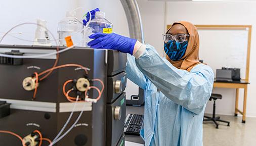 Biotechnology student in the lab